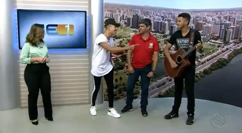 Priscilla Bittencourt arriscou passos da música Cracudo ao vivo na Globo (foto: reprodução/TV Sergipe)