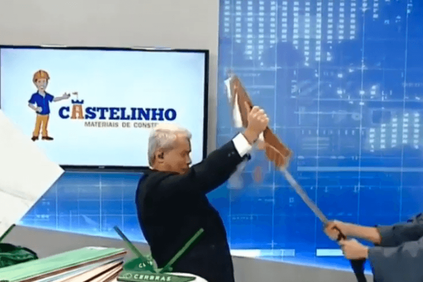 O dia que Sikêra Júnior fez um merchan que deu errado e quase se machucou (Imagem: Reprodução) O dia que Sikêra Júnior fez um merchan que deu errado e quase se machucou (Imagem: Reprodução)