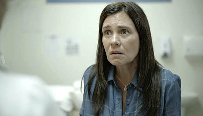Thelma (Adriana Esteves) não é mãe de Danilo em Amor de Mãe (Foto: Reprodução/Globo) Thelma (Adriana Esteves) não é mãe de Danilo em Amor de Mãe (Foto: Reprodução/Globo)