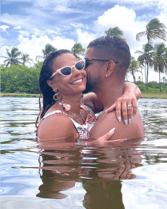 Viviane e seu novo namorado (Foto: Reprodução/ Instagram) Viviane e seu novo namorado (Foto: Reprodução/ Instagram)