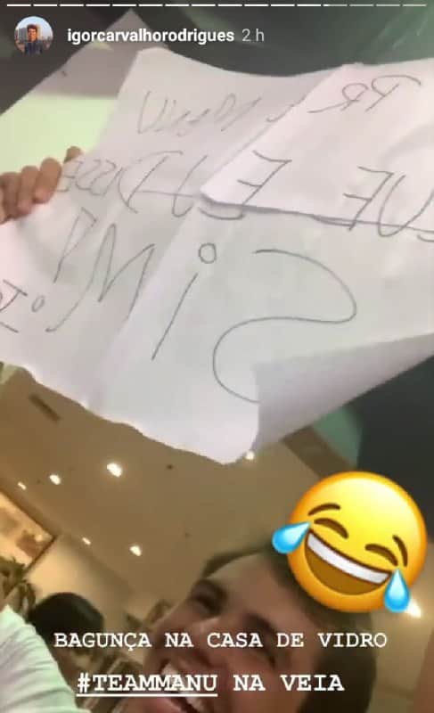Namorado de Manu Gavassi faz a linha romântico Namorado de Manu Gavassi faz a linha romântico