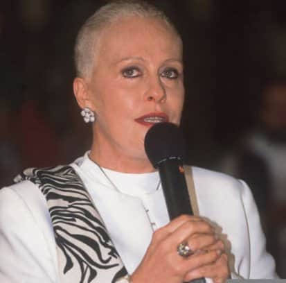 Ana Maria Braga raspa a cabeça na luta contra o câncer em 2001 (Foto: reprodução) Ana Maria Braga raspa a cabeça na luta contra o câncer em 2001 (Foto: reprodução)