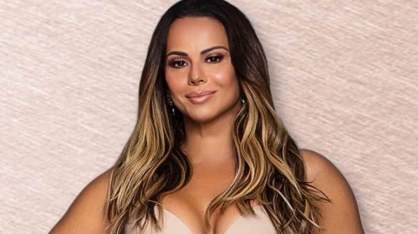 Viviane Araújo, após vídeo de 4 descabelada, atola fio dental no limite e deixa escapar pela lateral: "Deliciosa" Viviane Araújo, após vídeo de 4 descabelada, atola fio dental no limite e deixa escapar pela lateral: "Deliciosa"