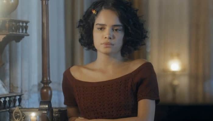 Inês (Carol Macedo) descobrirá que está grávida em Éramos Seis (Foto: Reprodução/Globo) Inês (Carol Macedo) descobrirá que está grávida em Éramos Seis (Foto: Reprodução/Globo)