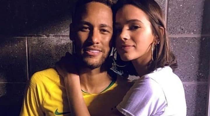 Bruna Marquezine ao lado de Neymar. (Foto: Reprodução) Bruna Marquezine ao lado de Neymar. (Foto: Reprodução)