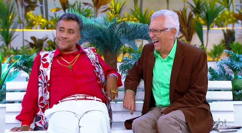 O ator, Maurício Manfrini que dá vida a Paulinho Gogó disse ter ficado com medo de Carlos Alberto de Nóbrega ao anunciar sua saída de A Praça É Nossa (Montagem: TV Foco) O ator, Maurício Manfrini que dá vida a Paulinho Gogó disse ter ficado com medo de Carlos Alberto de Nóbrega ao anunciar sua saída de A Praça É Nossa (Montagem: TV Foco)