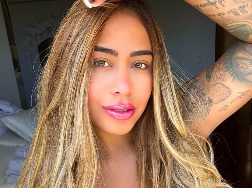 Rafaella Santos,irmã de Neymar, surge em clique ousada e deixa os seios do lado de fora (Foto: Reprodução) Rafaella Santos,irmã de Neymar, surge em clique ousada e deixa os seios do lado de fora (Foto: Reprodução)