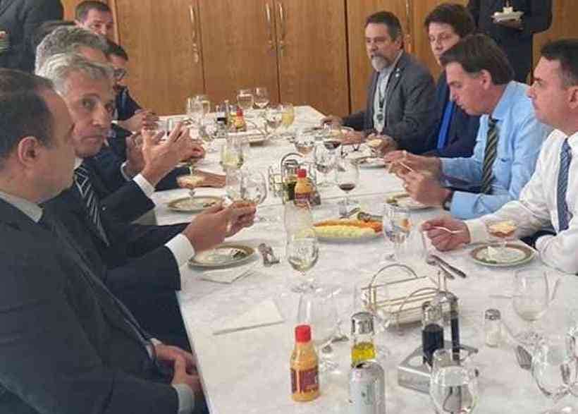 Bolsonaro convida Mário Frias (Foto: Estadão) Bolsonaro convida Mário Frias (Foto: Estadão)