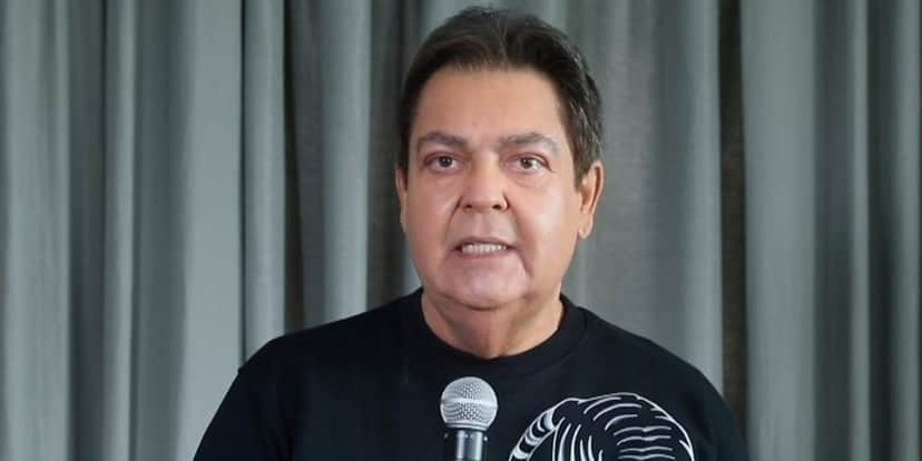 Faustão foi exposto em imagem rara com toda a família reunida (Foto: Reprodução) Faustão foi exposto em imagem rara com toda a família reunida (Foto: Reprodução)