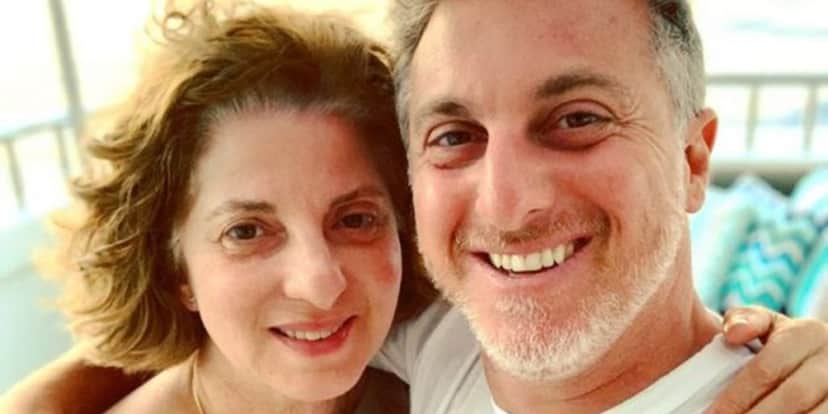 Luciano Huck ao lado da mãe, Marta Grostein (Foto: Reprodução) Luciano Huck ao lado da mãe, Marta Grostein (Foto: Reprodução)