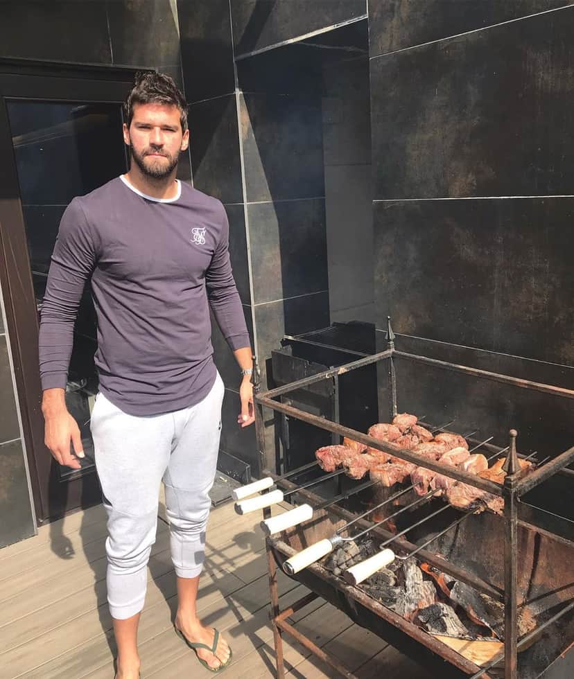 Renata Fan é admiradora do goleiro Alisson, ex-Internacional (Reprodução) Renata Fan é admiradora do goleiro Alisson, ex-Internacional (Reprodução)