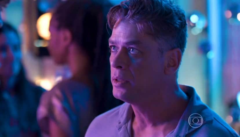 Arthur parte para briga em cena de Totalmente Demais Arthur parte para briga em cena de Totalmente Demais