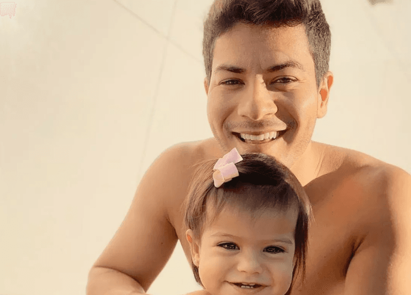Arthur Aguiar publica foto ao lado da filha (Foto: Reprodução) Arthur Aguiar publica foto ao lado da filha (Foto: Reprodução)