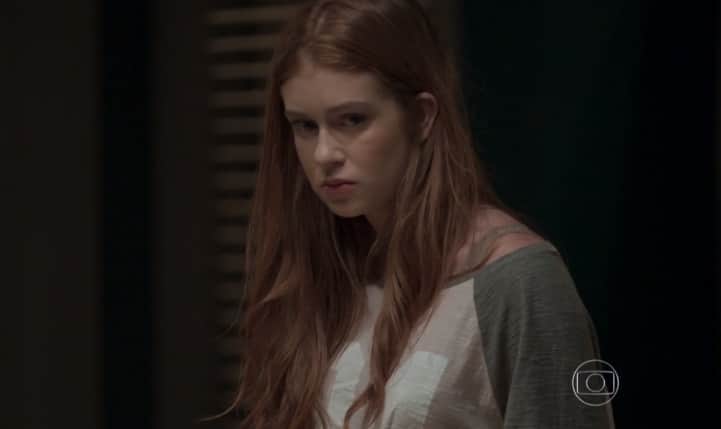 Eliza estranha ver Arthur triste em Totalmente Demais Eliza estranha ver Arthur triste em Totalmente Demais