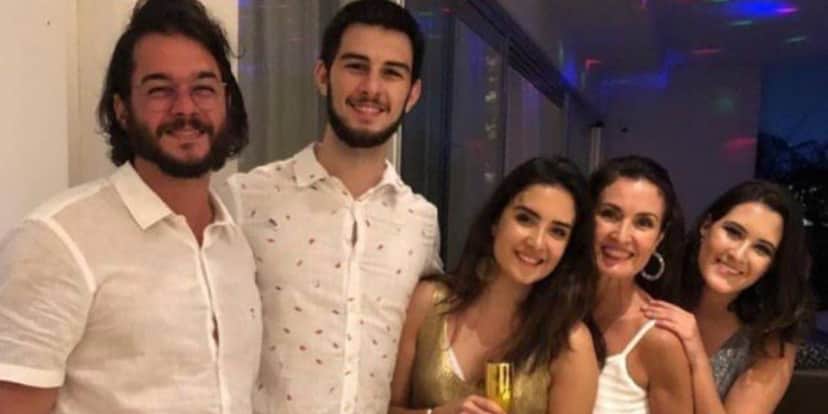 Fátima Bernardes, Túlio Gadelha e os filhos, Laura, Vinícius e Beatriz (Imagem: Instagram) Fátima Bernardes, Túlio Gadelha e os filhos, Laura, Vinícius e Beatriz (Imagem: Instagram)