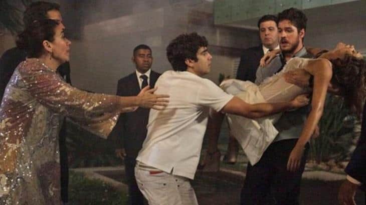 Amália sofrerá em meio a incêndio na novela Fina Estampa - Foto: Reprodução Amália sofrerá em meio a incêndio na novela Fina Estampa - Foto: Reprodução