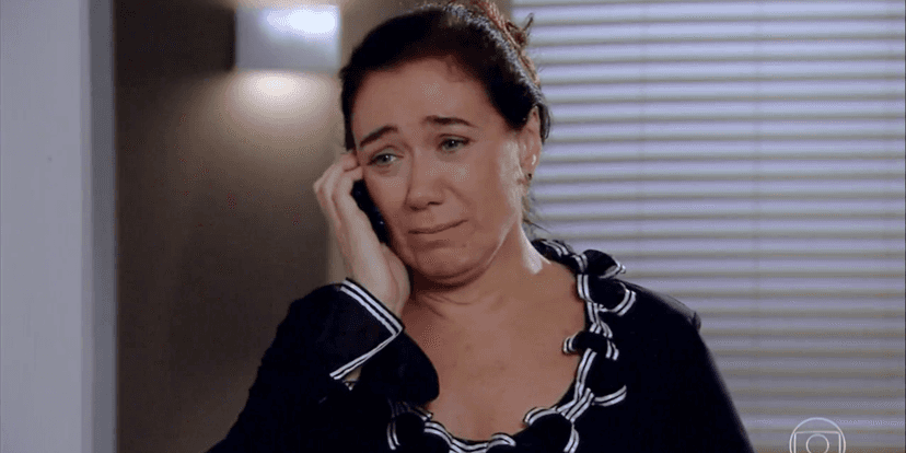 Griselda (Lilia Cabral) expõe segredo e chora em Fina Estampa (Foto: Reprodução/Globo) Griselda (Lilia Cabral) expõe segredo e chora em Fina Estampa (Foto: Reprodução/Globo)