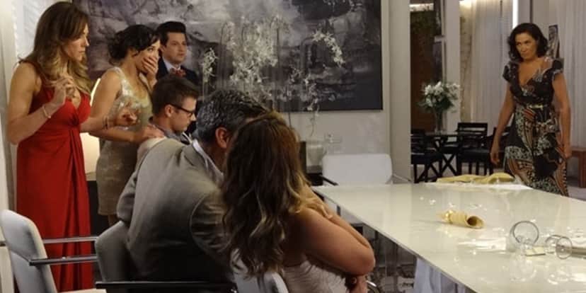 Griselda (Lilia Cabral) acaba com jantar de Tereza Cristina (Christiane Torloni) em Fina Estampa (Foto: Divulgação/Globo) Griselda (Lilia Cabral) acaba com jantar de Tereza Cristina (Christiane Torloni) em Fina Estampa (Foto: Divulgação/Globo)