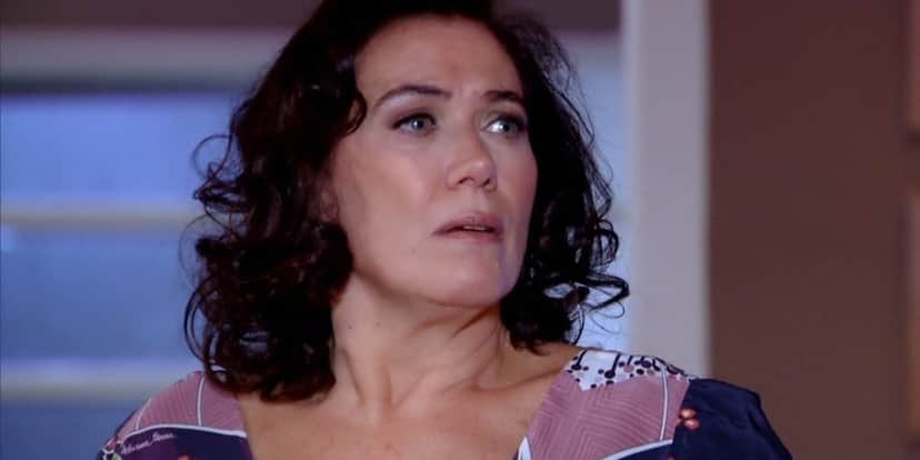Griselda (Lilia Cabral) ficará em choque ao saber da morte de Amália (Sophie Charlotte) em Fina Estampa (Foto: Reprodução/Globo) Griselda (Lilia Cabral) ficará em choque ao saber da morte de Amália (Sophie Charlotte) em Fina Estampa (Foto: Reprodução/Globo)