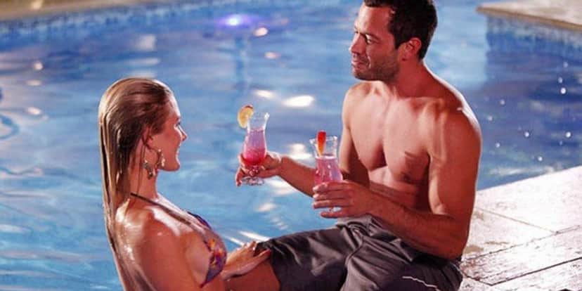 Depois de boa noite cinderela, Quinzé quase morre na piscina (Imagem: Globo) Depois de boa noite cinderela, Quinzé quase morre na piscina (Imagem: Globo)