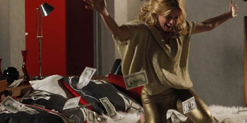 Fina Estampa, Teodora conseguirá vender o tesouro chinês e ficará rica (Imagem: Globo) Fina Estampa, Teodora conseguirá vender o tesouro chinês e ficará rica (Imagem: Globo)