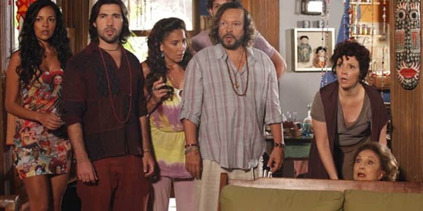 Todos na pousada em Fina Estampa ficam assustados com Joana (Suzana Pires) em Fina Estampa (Foto: Divulgação/Globo)