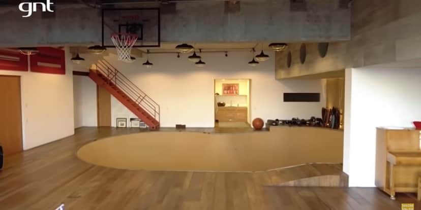 A casa também conta com uma pista de skate (Foto: reprodução/GNT) A casa também conta com uma pista de skate (Foto: reprodução/GNT)