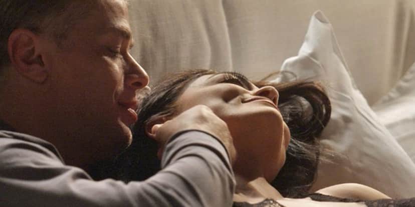 Arthur (Fábio Assunção) e Carolina (Juliana Paes) na cama em Totalmente Demais (Foto: Divulgação/Globo) Arthur (Fábio Assunção) e Carolina (Juliana Paes) na cama em Totalmente Demais (Foto: Divulgação/Globo)