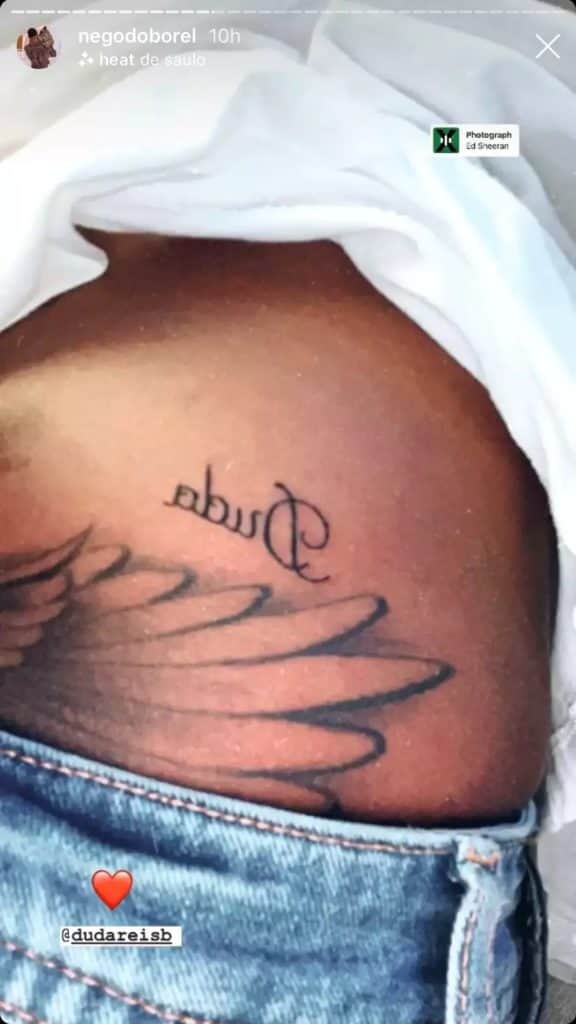 Nego do Borel fez tatuagem em homenagem a Duda Reis. (Foto: Reprodução) Nego do Borel fez tatuagem em homenagem a Duda Reis. (Foto: Reprodução)
