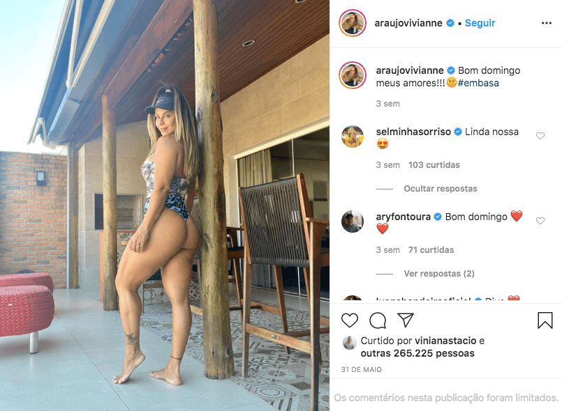A famosa atriz da Globo e rainha de bateria, Viviane Araújo deixou os seus seguidores de queixo caído após surgir com um maiô fio dental (Foto: Reprodução/Instagram) A famosa atriz da Globo e rainha de bateria, Viviane Araújo deixou os seus seguidores de queixo caído após surgir com um maiô fio dental (Foto: Reprodução/Instagram)