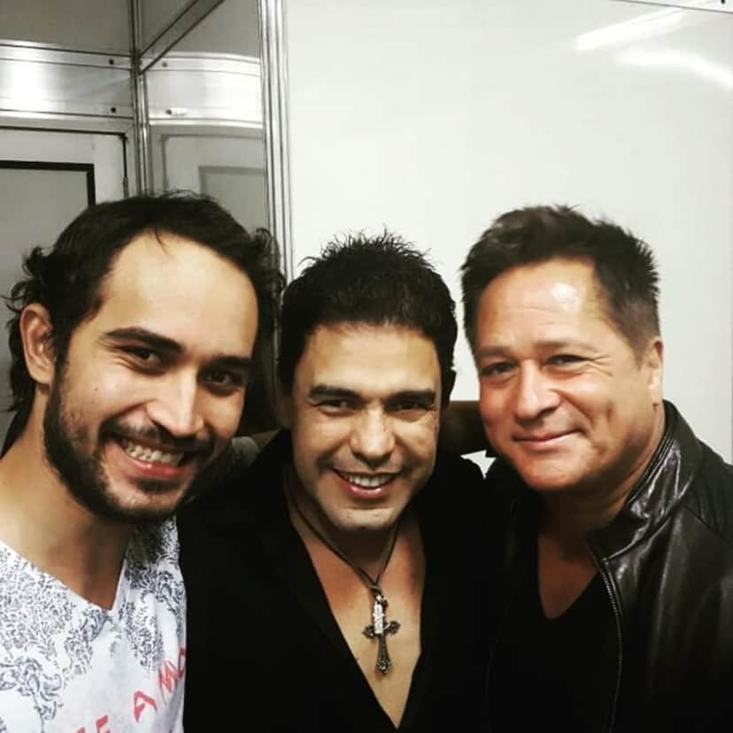 Wesley Camargo ao lado dos sertanejos Zezé Di Camargo e Leonardo (Repodução) Wesley Camargo ao lado dos sertanejos Zezé Di Camargo e Leonardo (Repodução)