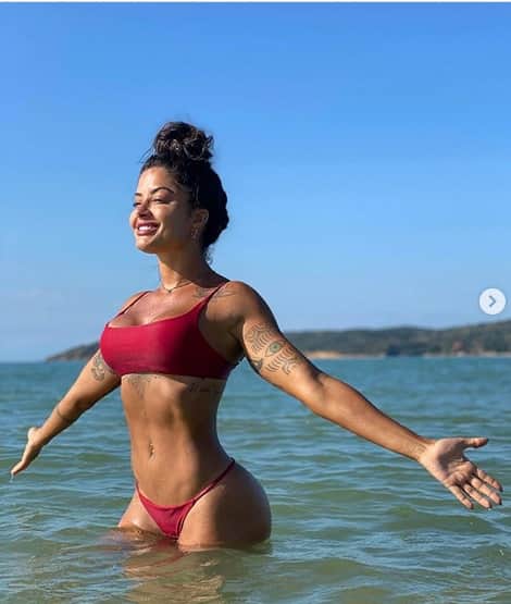 Aline Riscado exibindo o seu corpo escultural (Foto: Reprodução) Aline Riscado exibindo o seu corpo escultural (Foto: Reprodução)