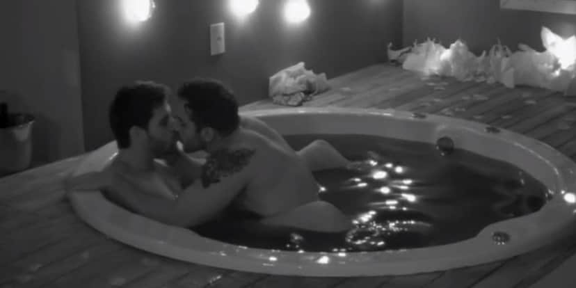 Casal gay do De Férias com o Ex realizando sexo na banheira (Foto: Reprodução) Casal gay do De Férias com o Ex realizando sexo na banheira (Foto: Reprodução)