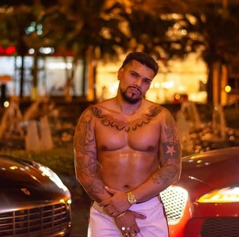 Naldo Benny apareceu sem camisa em foto e enlouqueceu as fãs (Foto: Reprodução) Naldo Benny apareceu sem camisa em foto e enlouqueceu as fãs (Foto: Reprodução)