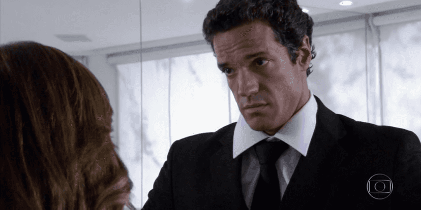 Ferdinand (Carlos Machado) arranca a verdade da megera em Fina Estampa (Foto: Reprodução/Globo) Ferdinand (Carlos Machado) arranca a verdade da megera em Fina Estampa (Foto: Reprodução/Globo)
