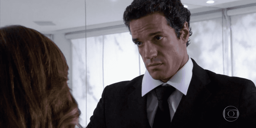 Ferdinand (Carlos Machado) arranca a verdade da megera em Fina Estampa (Foto: Reprodução/Globo) Ferdinand (Carlos Machado) arranca a verdade da megera em Fina Estampa (Foto: Reprodução/Globo)