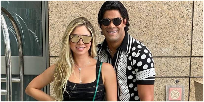 Hulk surgiu com as mãos na barriga de Camila Ângelo e ascendeu suspeita em torno de gravidez (Foto: Reprodução) Hulk surgiu com as mãos na barriga de Camila Ângelo e ascendeu suspeita em torno de gravidez (Foto: Reprodução)