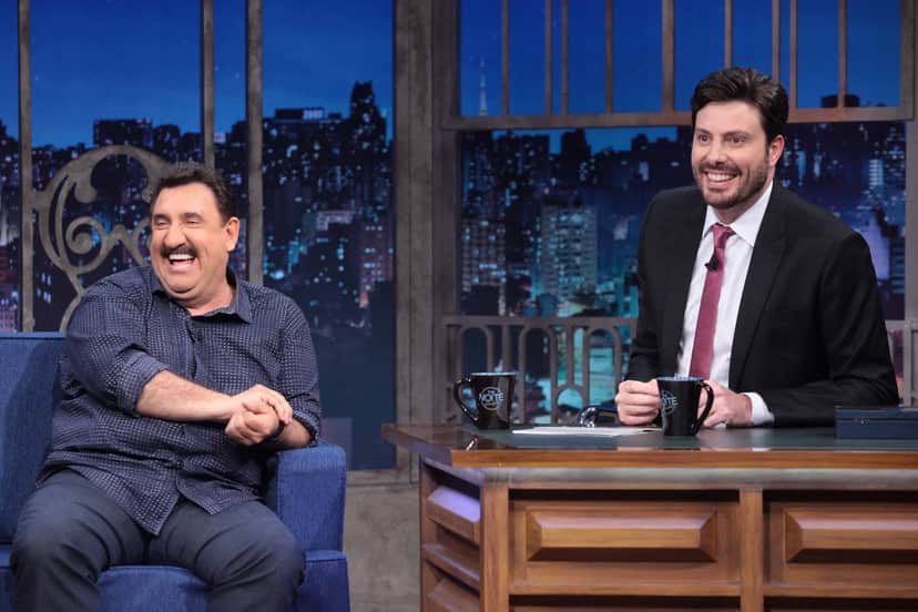 O apresentador Ratinho em uma de suas participações no The noite, de Danilo Gentili - Foto: Reprodução O apresentador Ratinho em uma de suas participações no The noite, de Danilo Gentili - Foto: Reprodução