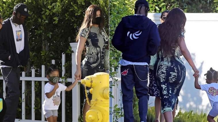 Kylie Jenner e Travis Scott são flagrados juntos em passeio com a filha, Stormi (Foto: Reprodução) Kylie Jenner e Travis Scott são flagrados juntos em passeio com a filha, Stormi (Foto: Reprodução)