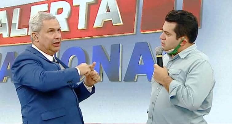 Sikêra Jr. ao lado de Bruno Fonseca, o Brunoso (foto: Reprodução/RedeTV!) Sikêra Jr. ao lado de Bruno Fonseca, o Brunoso (foto: Reprodução/RedeTV!)