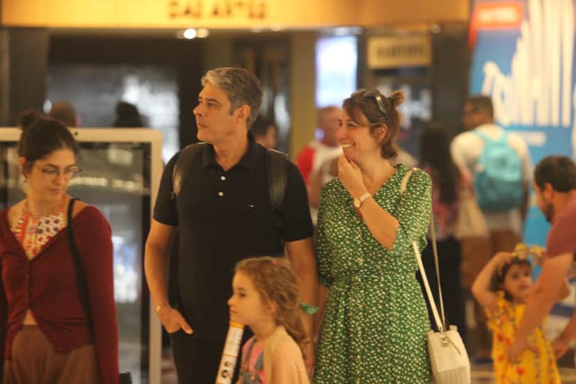 William Bonner em um passeio no shopping com a esposa (Foto: Rodrigo Adao/AgNews) William Bonner em um passeio no shopping com a esposa (Foto: Rodrigo Adao/AgNews)