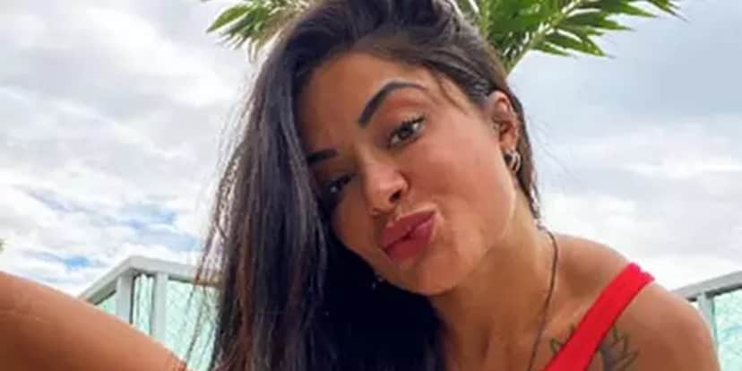 Aline Riscado exibiu look transparente em foto (Imagem: Reprodução) Aline Riscado exibiu look transparente em foto (Imagem: Reprodução)