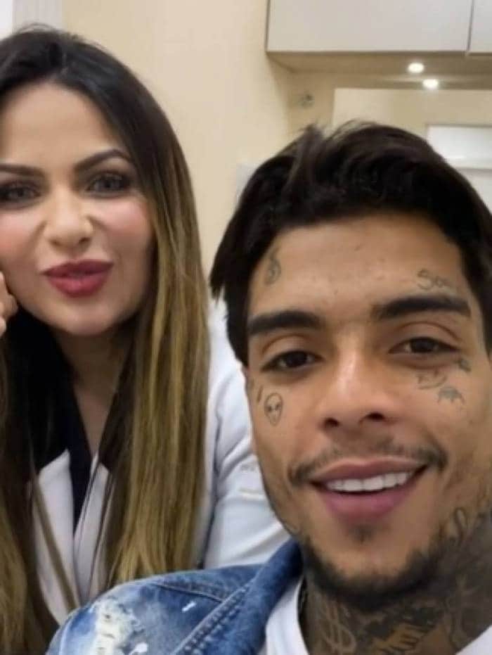 MC Kevin ao lado da médica com quem está vivendo romance (Foto: Reprodução) MC Kevin ao lado da médica com quem está vivendo romance (Foto: Reprodução)