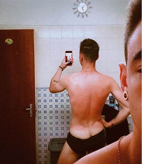 Mayã Frota exibindo o seu bumbum em foto (Imagem: Reprodução) Mayã Frota exibindo o seu bumbum em foto (Imagem: Reprodução)