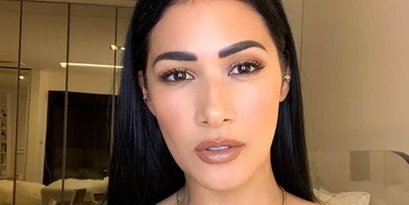 Simaria voltou a causar nas redes sociais após somente de calcinha em vídeo (Foto: Reprodução) Simaria voltou a causar nas redes sociais após somente de calcinha em vídeo (Foto: Reprodução)