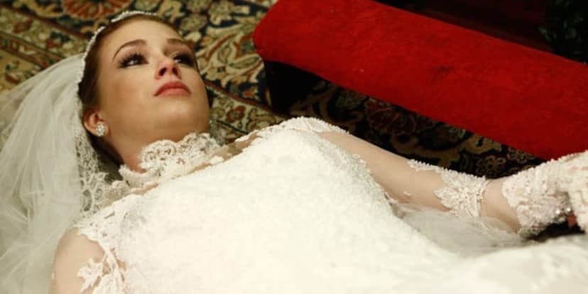 Nicole (Marina Ruy Barbosa) no leito da morte em Amor à Vida (Foto: Divulgação/TV Globo) Nicole (Marina Ruy Barbosa) no leito da morte em Amor à Vida (Foto: Divulgação/TV Globo)