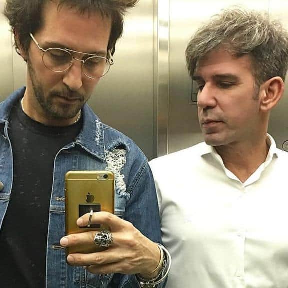 Em rara aparição ao lado do amado, Arlindo Grund, apresentador do Esquadrão da Moda, celebrou o amor nas redes sociais (Foto: Reprodução) Em rara aparição ao lado do amado, Arlindo Grund, apresentador do Esquadrão da Moda, celebrou o amor nas redes sociais (Foto: Reprodução)