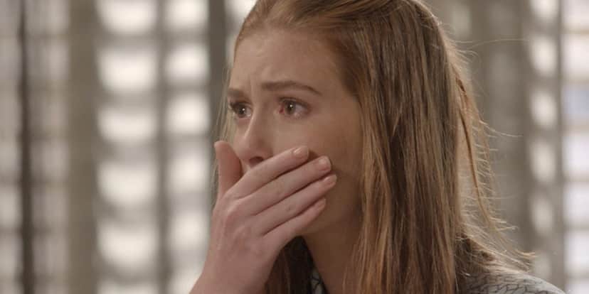 Eliza (Marina Ruy Barbosa) será roubada pelo próprio irmão em Totalmente Demais (Foto: Reprodução/Globo) Eliza (Marina Ruy Barbosa) será roubada pelo próprio irmão em Totalmente Demais (Foto: Reprodução/Globo)