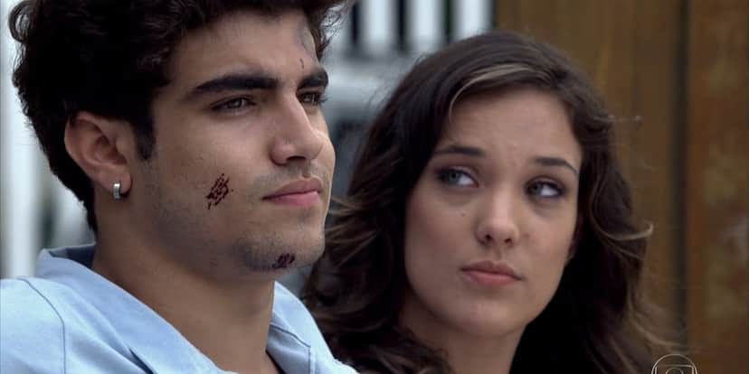 Antenor (Caio Castro) e Patrícia (Adriana Birolli) em cena de Fina Estampa (Foto: Reprodução/Globo) Antenor (Caio Castro) e Patrícia (Adriana Birolli) em cena de Fina Estampa (Foto: Reprodução/Globo)