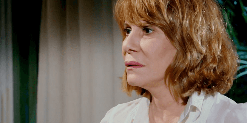 Danielle (Renata Sorrah) fica na miséria após escândalo em Fina Estampa (Foto: Reprodução/Globo) Danielle (Renata Sorrah) fica na miséria após escândalo em Fina Estampa (Foto: Reprodução/Globo)